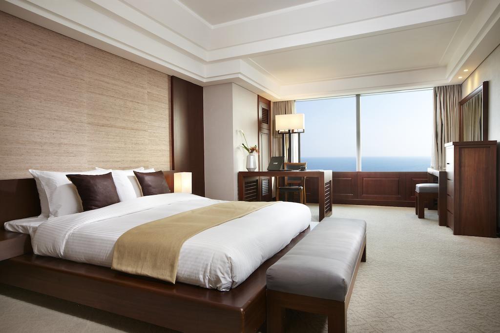 Haeundae Grand Hotel Μπουσάν Εξωτερικό φωτογραφία A bedroom at the hotel