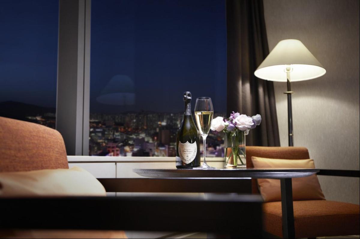 Haeundae Grand Hotel Μπουσάν Εξωτερικό φωτογραφία A suite at the Mandarin Oriental, Seoul