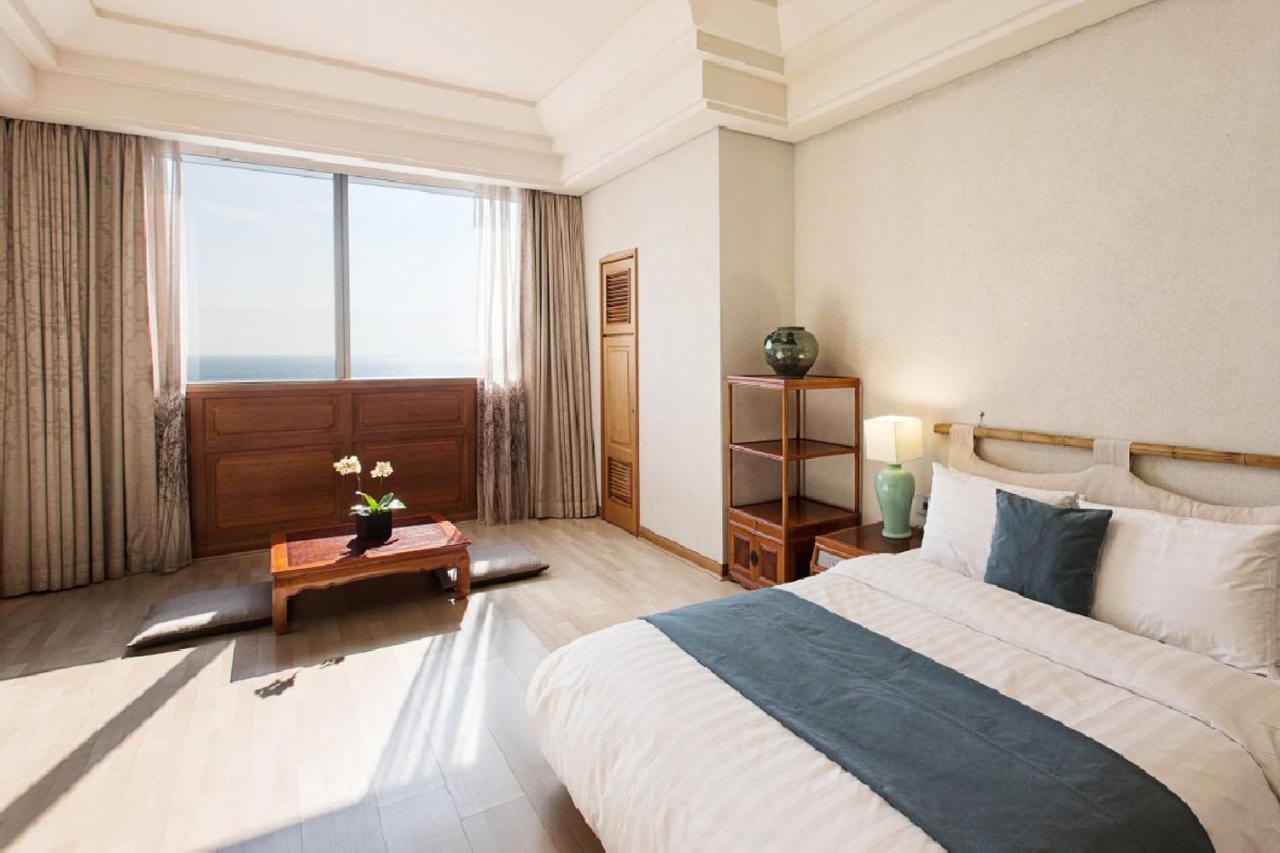Haeundae Grand Hotel Μπουσάν Εξωτερικό φωτογραφία A bedroom at the hotel