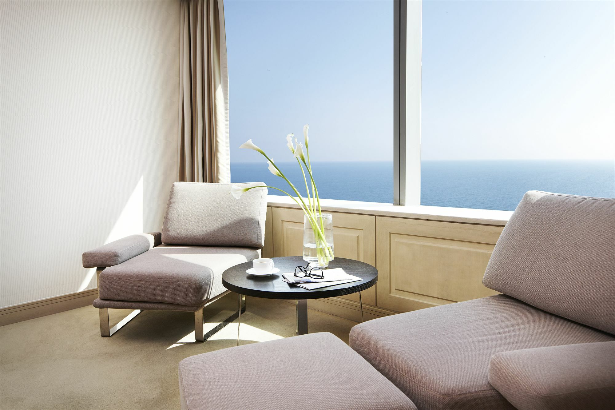 Haeundae Grand Hotel Μπουσάν Εξωτερικό φωτογραφία A room at the hotel