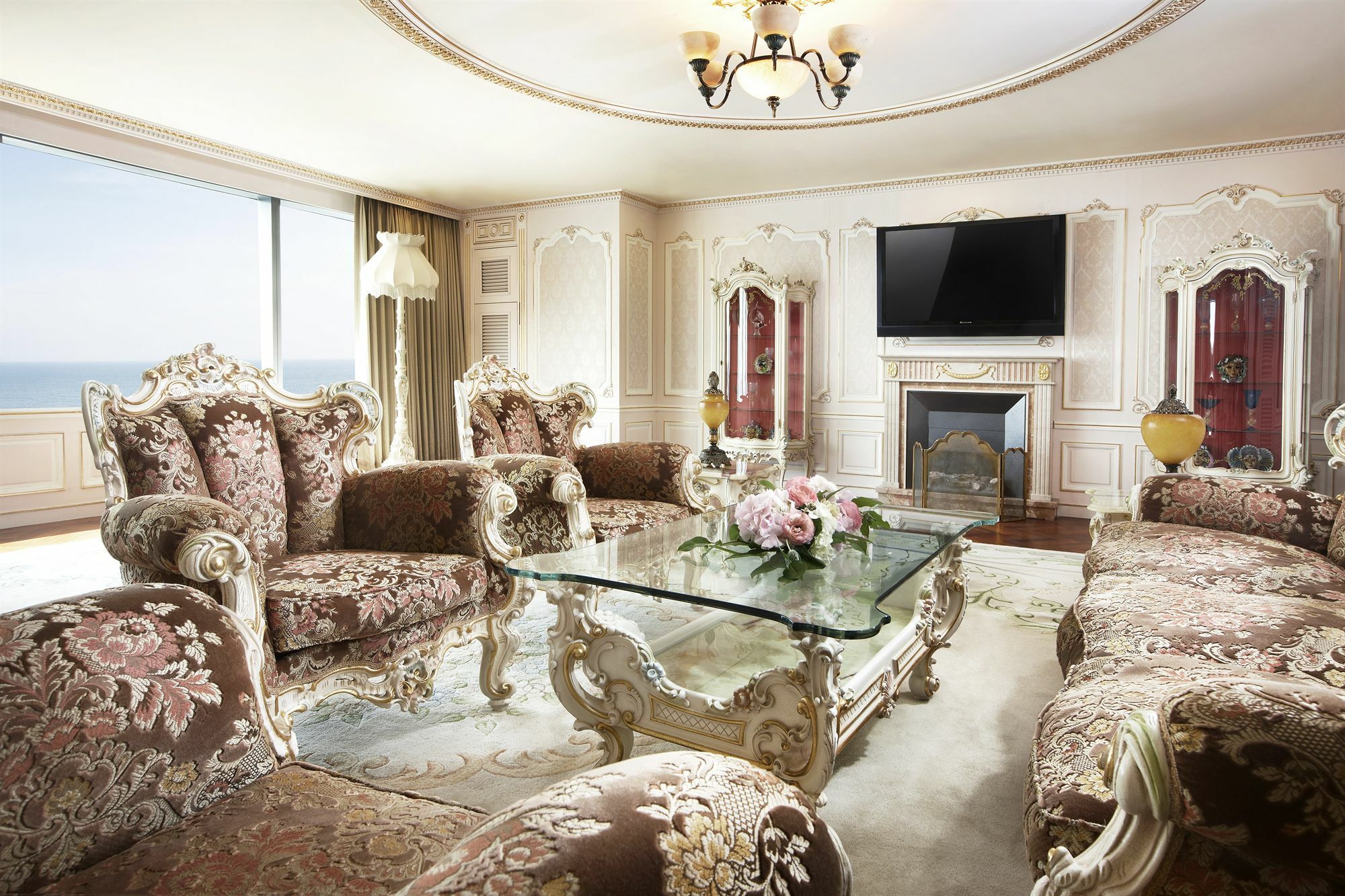 Haeundae Grand Hotel Μπουσάν Εξωτερικό φωτογραφία A living room in the Presidential Suite