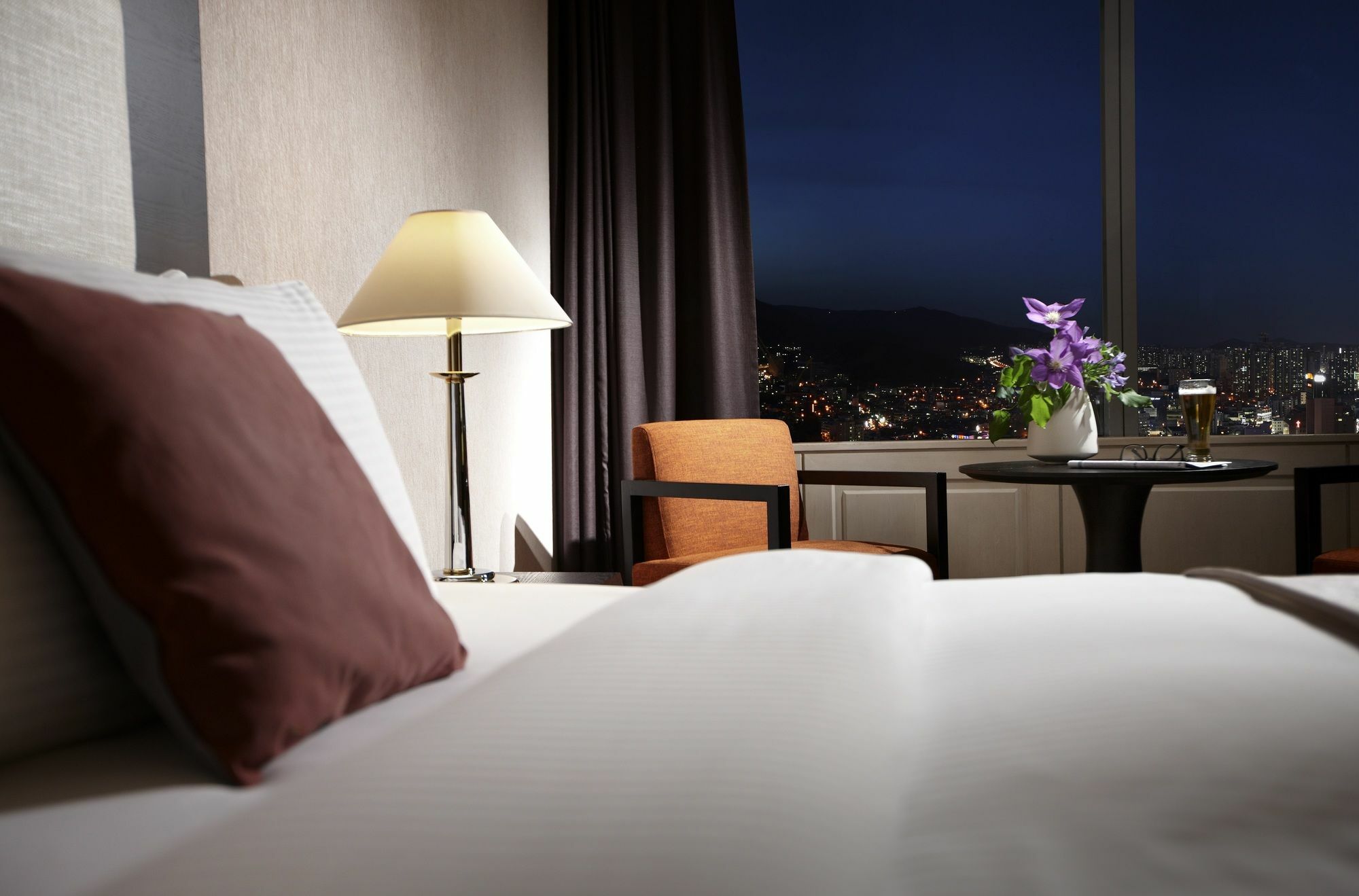 Haeundae Grand Hotel Μπουσάν Δωμάτιο φωτογραφία A room at the hotel