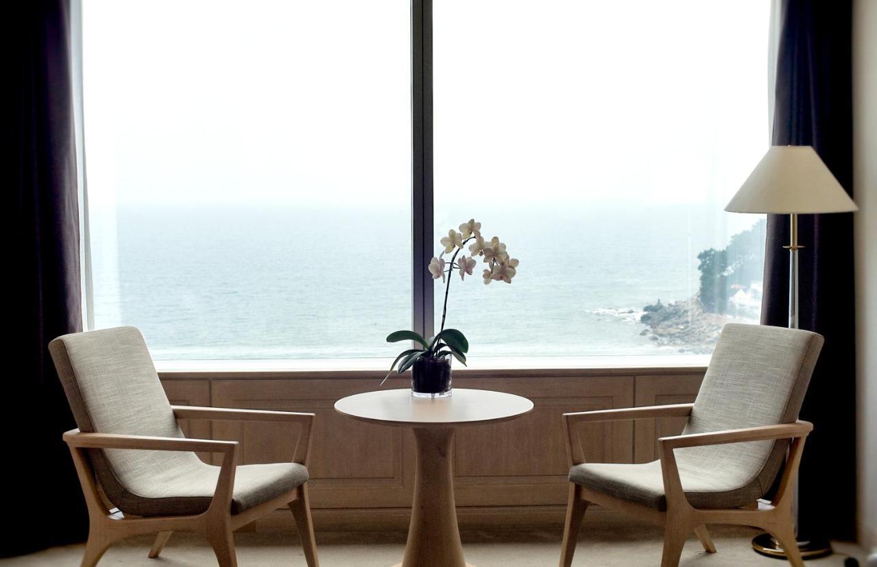 Haeundae Grand Hotel Μπουσάν Εξωτερικό φωτογραφία The view from the living room of a suite at The Concourse