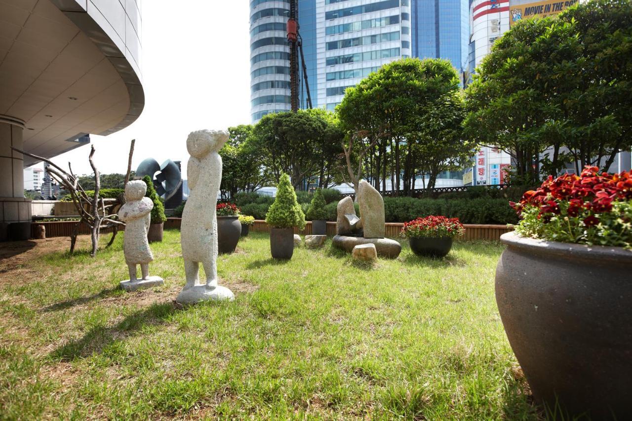 Haeundae Grand Hotel Μπουσάν Εξωτερικό φωτογραφία Sculpture garden