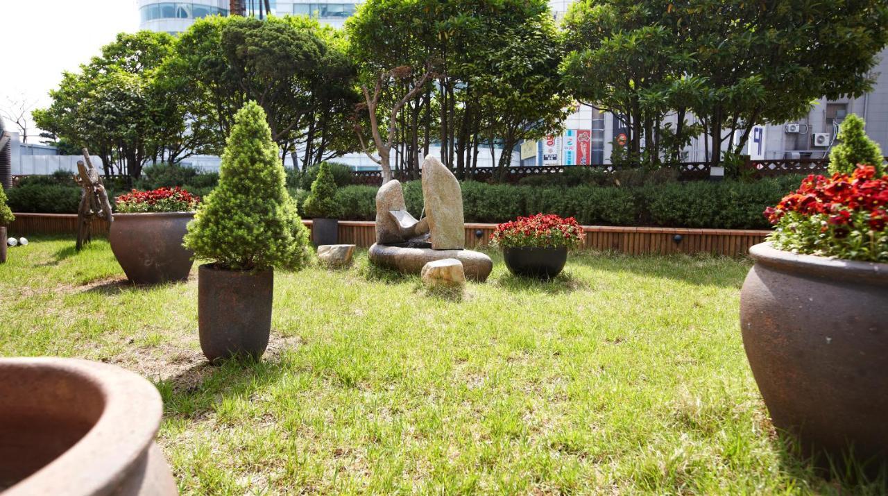 Haeundae Grand Hotel Μπουσάν Εξωτερικό φωτογραφία The sculpture park